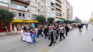 Manisada çocuklar hakları için yürüdü
