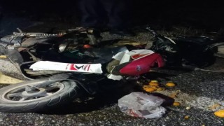 Manisada otomobil ile ekobis çarpıştı: 1i ağır, 2 yaralı