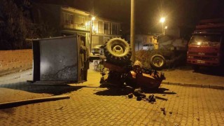 Manisada traktör devrildi, sürücü ölümden döndü