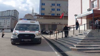 Merdivenlerden düşerek yaralanan öğretmen hastaneye kaldırıldı