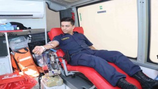 Mersinde jandarmadan kan bağışına destek