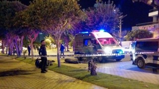 Mersinde motosiklet ağaca çarptı: 2 ölü