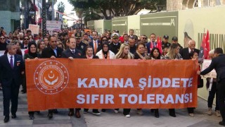 Mersinli kadınlardan şiddete karşı farkındalık yürüyüşü
