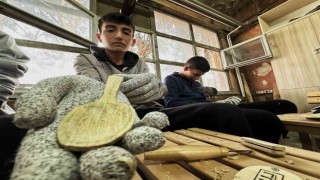 Meslek liseliler unutulmaya yüz tutmuş mesleği öğreniyor