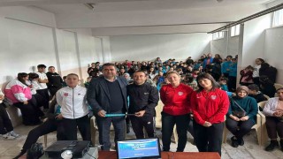 Milli Hokey Sporcuları, Menteşe Cumhuriyet Ortaokulu öğrencileriyle buluştu