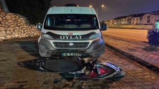Minibüs ile motosiklet kafa kafaya çarpıştı: 1 ağır yaralı
