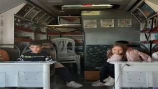 Minik öğrenciler ‘Gezici Kütüphane aracı ile tanıştı