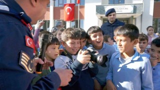 Minik öğrenciler jandarma teşkilatıyla tanıştı