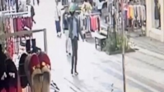 Motosiklet kaskıyla sokak ortasında vurdu