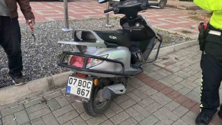 Motosikletle hafif ticari araç çarpıştı: 1 yaralı