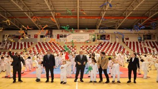 Muşta 400 sporcu için kuşak terfi töreni düzenlendi