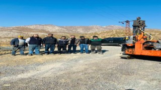 Nehri köyünün yolu çelik bariyerlere kavuştu
