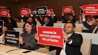 Nilüfer Belediye Meclisinde kayyım protestosu