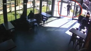 Öğrenciden telefon hırsızlığı kameraya yansıdı