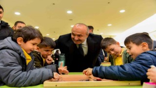 Öğrenciler, ahşap akıl oyunları ile hem eğlendi hem öğrendi