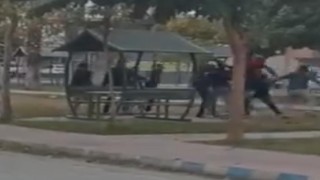 Öğrencilerin tekme tokat kavgası kamerada