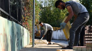 Okul Önlerinde Modern Kaldırım Çalışmaları Devam Ediyor