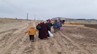 Okul yolu çamurdan geçilmiyor