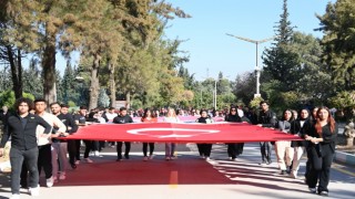 OKÜ'lü Öğrencilerden “Ataya Saygı” Yürüyüşü