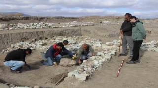 Oluz Höyükte kutsal oda ve taş ortaya çıkarıldı: Anadolu arkeolojisinde ilk”