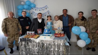 Ömerli Kaymakamı Çakırdan şehit kızına doğum günü sürprizi