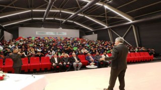 Ömeroğlu, gençlere deneyimlerini anlattı