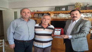 ‘Onbir onbir Bilecikliler Grubundan ‘Öğretmenler Gününde emekli öğretmenlere plaket takdimi