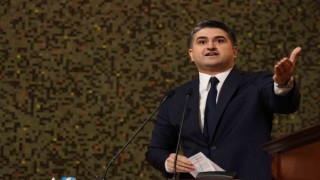 Onursal Adıgüzelden İBB Meclisine damga vuran konuşma: “Aklınızdan bile geçirmeyin gök kubbeyi başınıza yıkarız”