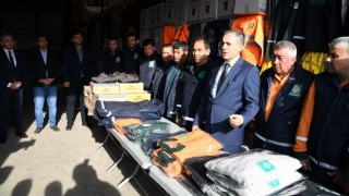 Osmaniye Belediyesi Personeline Kışlık Kıyafet Desteği