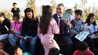 Osmaniye, Güneşli Bir Günde Kitap Severlerle Şenlendi