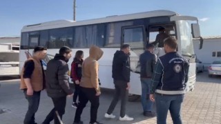 Osmaniyede durdurulan otobüste 10 kaçak göçmen yakalandı