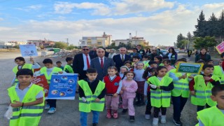 Minikler Sigaranın Zararlarına Dikkat Çekmek İçin İzmarit Topladı