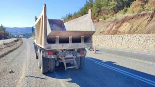 Otomobil hafriyat kamyonuna çarptı: 1 yaralı