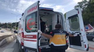 Otomobil ile motosiklet çarpışırken, 1 kişi yaralandı