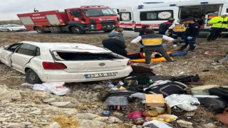 Otomobil şarampole yuvarlandı: 4 yaralı