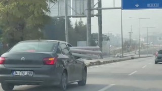 Otomobilde borularla tehlikeli yolculuk