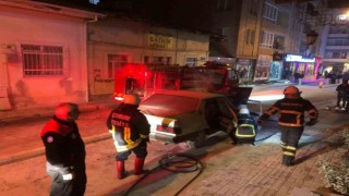 Otomobilde çıkan yangın korkuttu