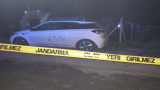 Otomobili kurşun yağmuruna tuttular