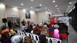 Oyuncu-yazar Nilüfer Açıkalın, Osmangazili edebiyatseverlerle buluştu