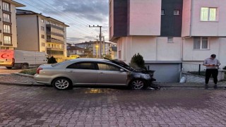 Park halindeki otomobilde yangın çıktı