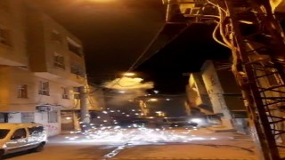 Patlayan yüksek gerilim hattından saniyelerle kurtuldu