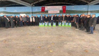 Pazarlarda üreticilere Bordo bulamacı dağıtıldı
