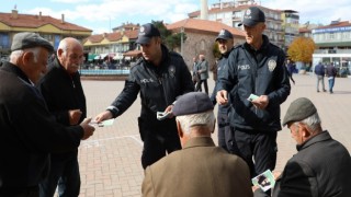 Polis, aileleri ve gençleri madde bağımlılığıyla ilgili bilgilendirdi