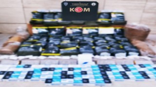 Polis kaçak makaron ve cep telefonu aksesuarı ele geçirdi