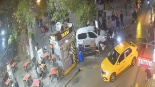 Polisten kaçarken motosikletleri ezdi geçti, o anlar kamerada