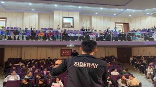 Polisten kolej öğrencilerine siber güvenlik eğitimi