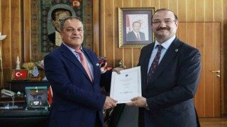 Rektör Hacımüftüoğlu, Irakly Sinyagin madalyası ile ödüllendirilen Prof. Dr. Ercişliyi misafir etti