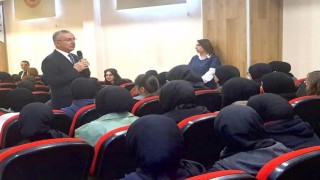 Rektör Levent lise öğrencilerine konferans verdi
