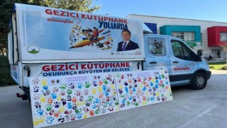 Rengarenk elleriyle Gezici Kütüphaneye iz bıraktılar