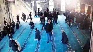 Rizede deprem anı güvenlik kameralarına yansıdı